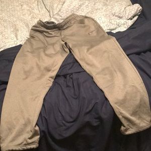 Gray Nike Thema-Fit Sweatpants Men’s Medium